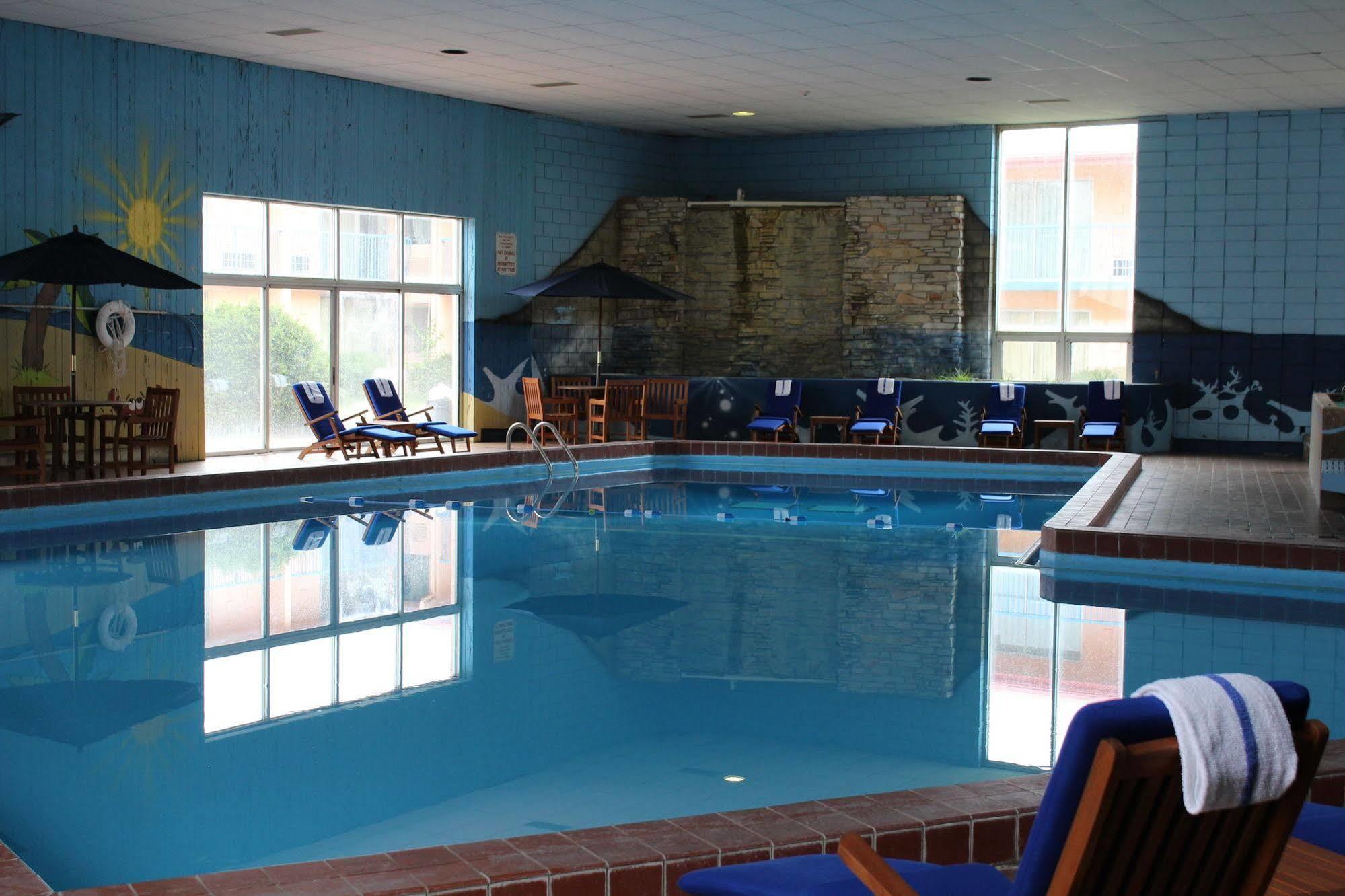 Rodeway Inn & Suites Rockford Bagian luar foto